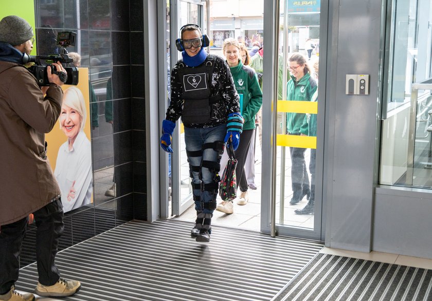 Wiceprezydent Krakowa w symulatorze starości