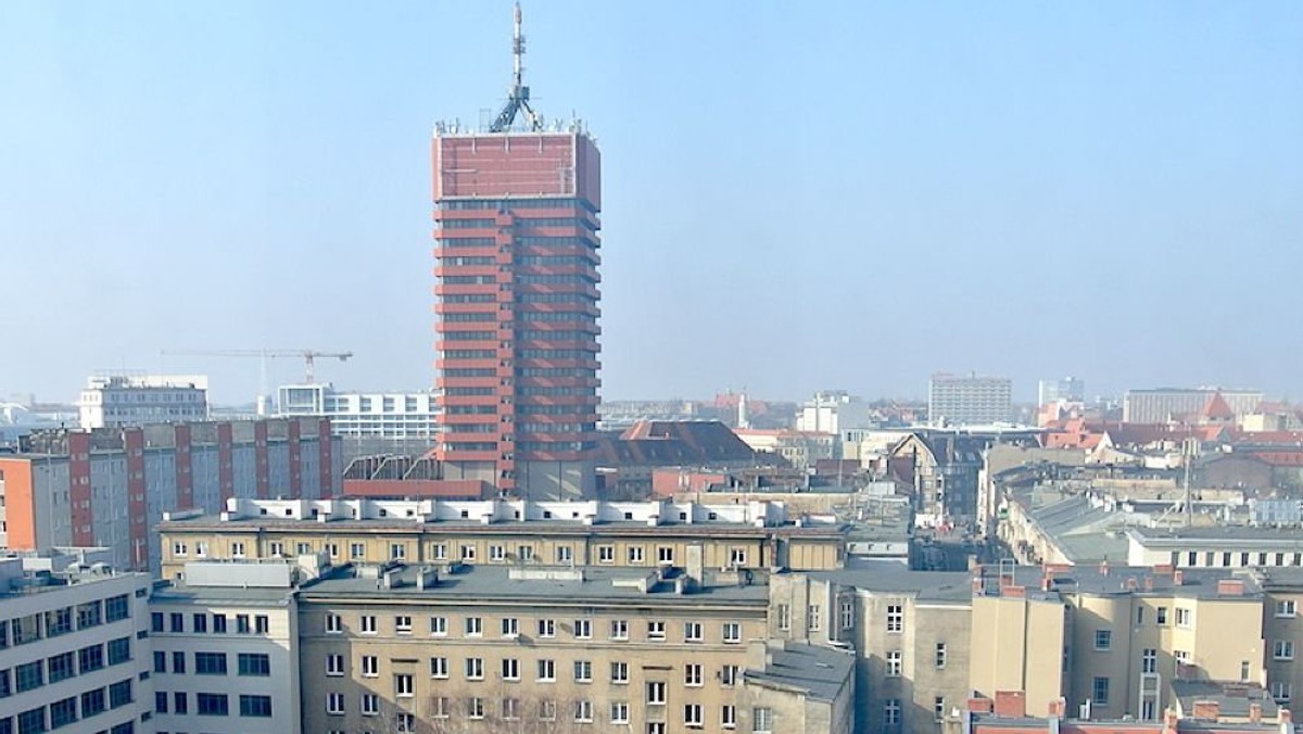 Zjadliwe artykuły w osiedlowej gazetce, zrywanie plakatów jednych kandydatów, podczas gdy ulotki innych wiszą nie ruszone, nie mówiąc już o ostrych komentarzach pod artykułami w specjalnym serwisie codziennypoznan.pl poświęconym wyborom do rad osiedli - wybory na osiedlach budzą znacznie większe emocje niż ktokolwiek by się tego spodziewał.