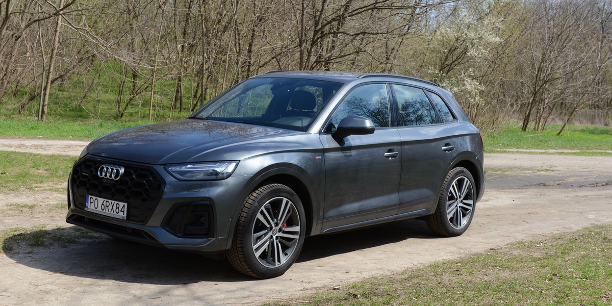 Audi Q5 nie wygląda efektownie, ale tym, co je wyróżnia nie są unikalne detale ani szczególna stylizacja. Ten SUV po prostu jeździ wygodnie i zapewnia podróżnym bezpieczeństwo. Jest w tej roli dobry.