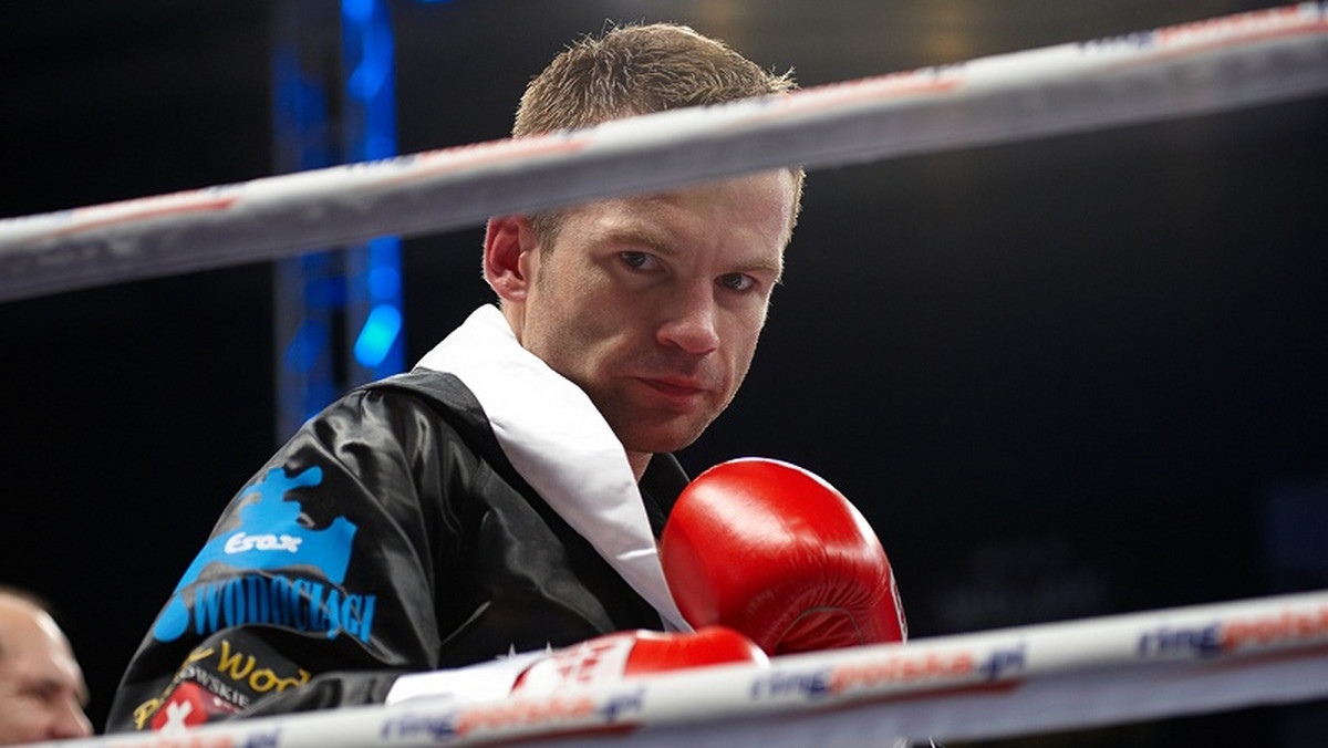 W rozegranym na gali Wojak Boxing Night w Raciborzu polsko-polskim pojedynku, notowany m.in. na trzecim miejscu w rankingu federacji WBC, Damian Jonak (32-0-1, 21 KO) po dobrej i emocjonującej walce zwyciężył przed czasem w ósmej rundzie Sebastiana Skrzypczyńskiego (7-7-2, 3 KO).