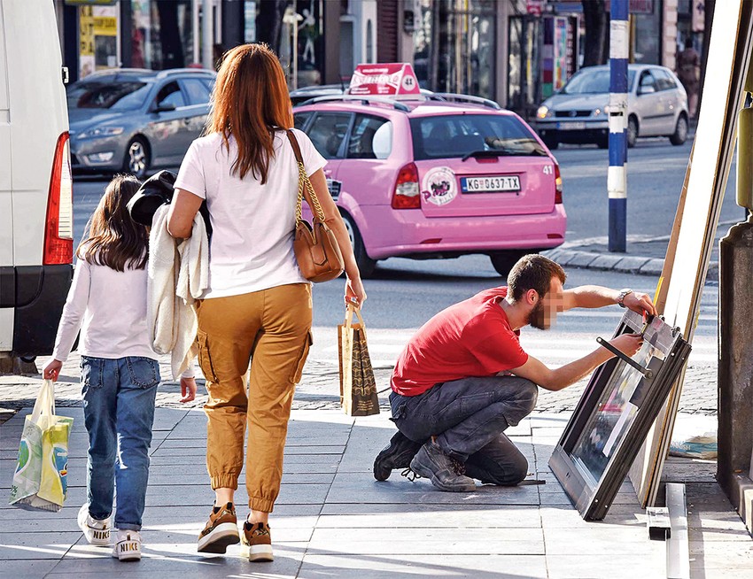 Stanovnici Kragujevca juče su šetali gradom, čini se, bez razmišljanja o posledicama koje bi sa sobom ta šetnja mogla da nosi