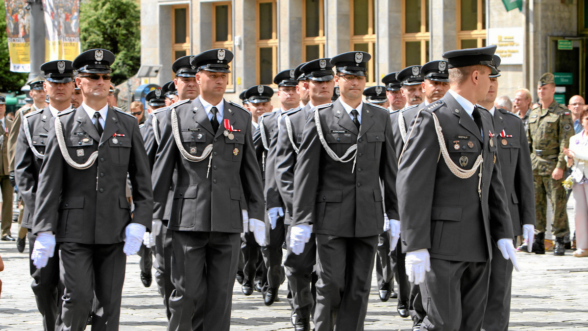 Sztab Generalny Wojska Polskiego obchodził 95. rocznicę ustanowienia. To kluczowa instytucja, jeśli chodzi o nasze bezpieczeństwo zewnętrzne, a jej szef od przyszłego roku będzie najbliższym współpracownikiem ministra obrony - mówił szef MON Tomasz Siemoniak.