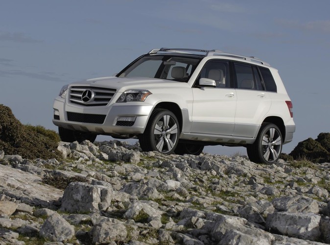 Od przedniego zderzaka do tylnego GLK mierzy ponad 4,5 metra. Po drodze cztery 20-calowe felgi