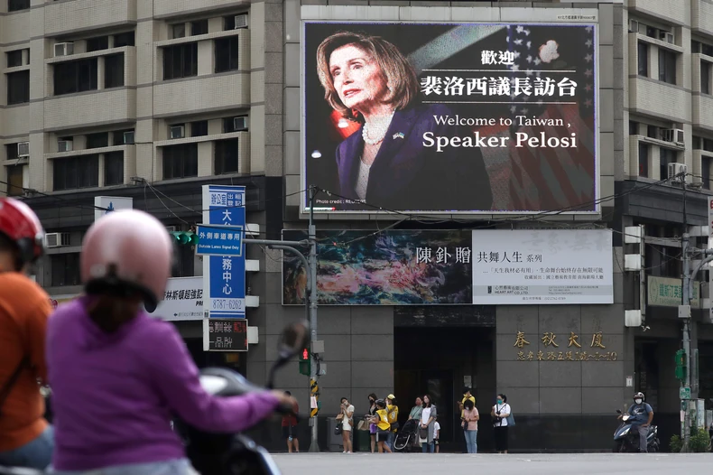 Bilbord u Taipeju povodom posete Nensi Pelosi Tajvanu