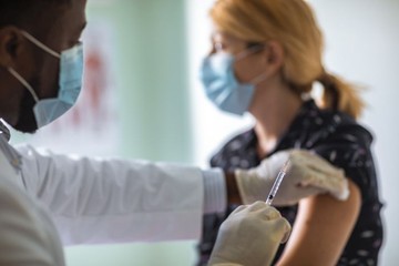 ENSZ-főtitkár: mindenkit be kellene oltani covid ellen