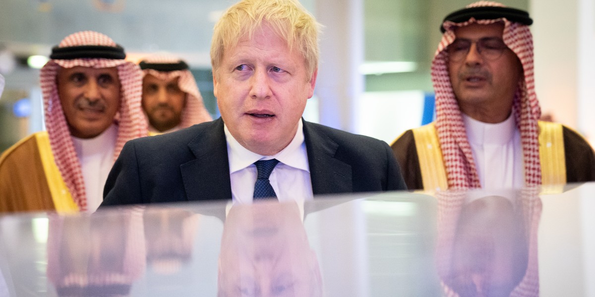 Boris Johnson nie zdołał przekonać przywódców Zjednoczonych Emiratów Arabskich i Arabii Saudyjskiej do zwiększenia produkcji ropy.