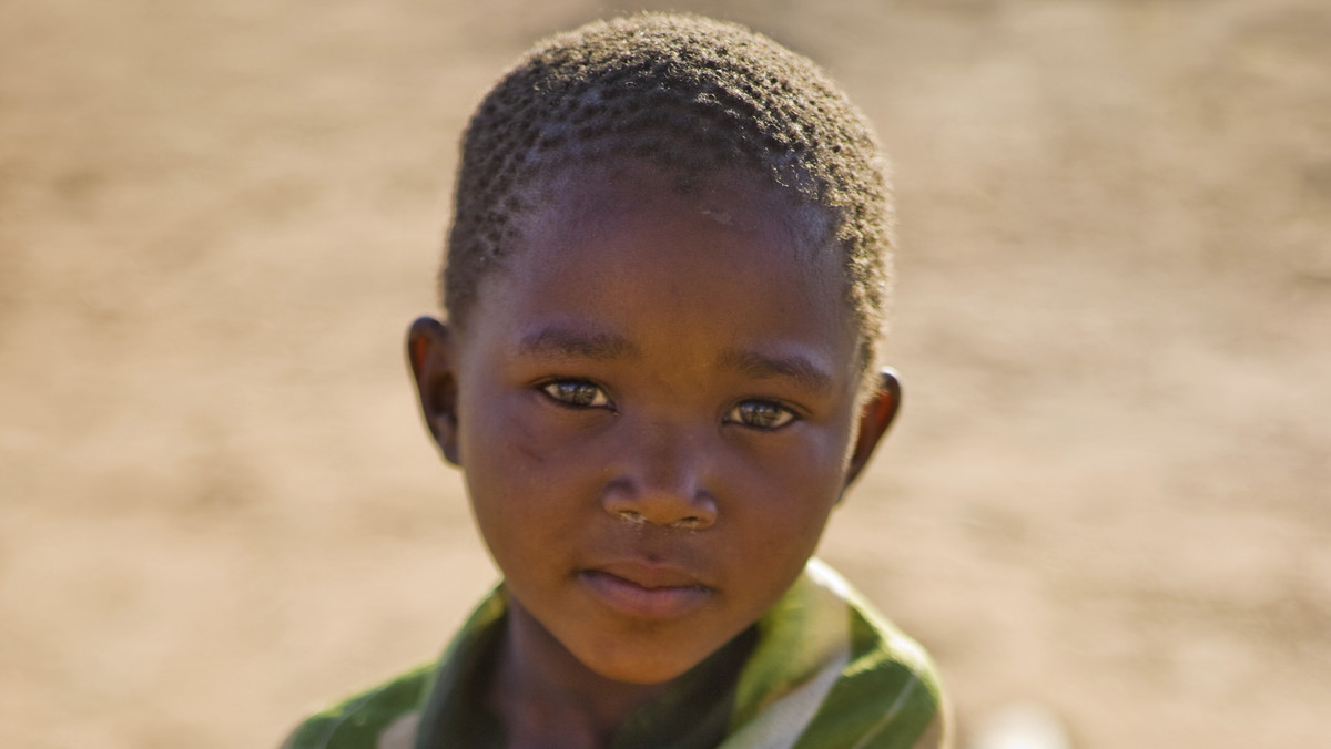 Miliony dzieci ucierpią, jeśli społeczność międzynarodowa w ciągu najbliższych 15 lat nie dołoży starań w celu wsparcia najbardziej potrzebujących. Raport UNICEF "Progress for Children: Beyond Averages" przedstawia wnioski z realizacji Milenijnych Celów Rozwoju. Mimo istotnych osiągnięć nadal miliony dzieci żyją w ubóstwie, umierają przed ukończeniem piątego roku życia, nie mają dostępu do edukacji i cierpią z powodu niedożywienia.