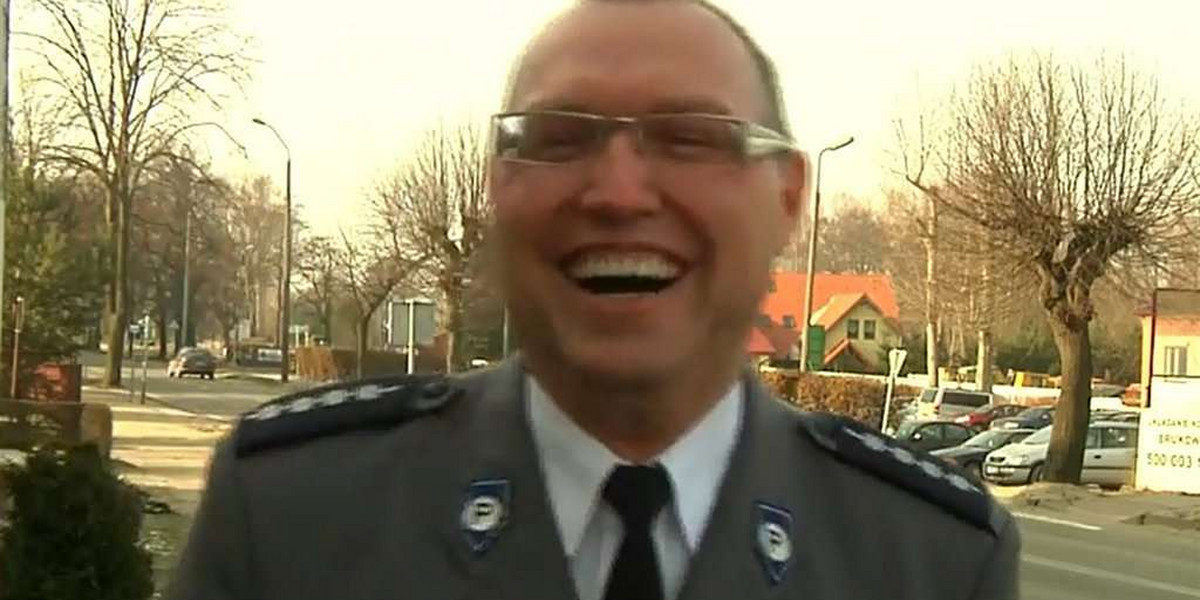 Co za przejęzyczenie! Policjant zwijał się ze śmiechu, gdy....