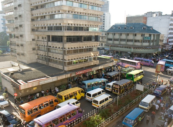 Serce miasta. W miejscu gdzie zginął jeden z manifestantów już po paru godzinach życie wróciło do normalnego rytmu