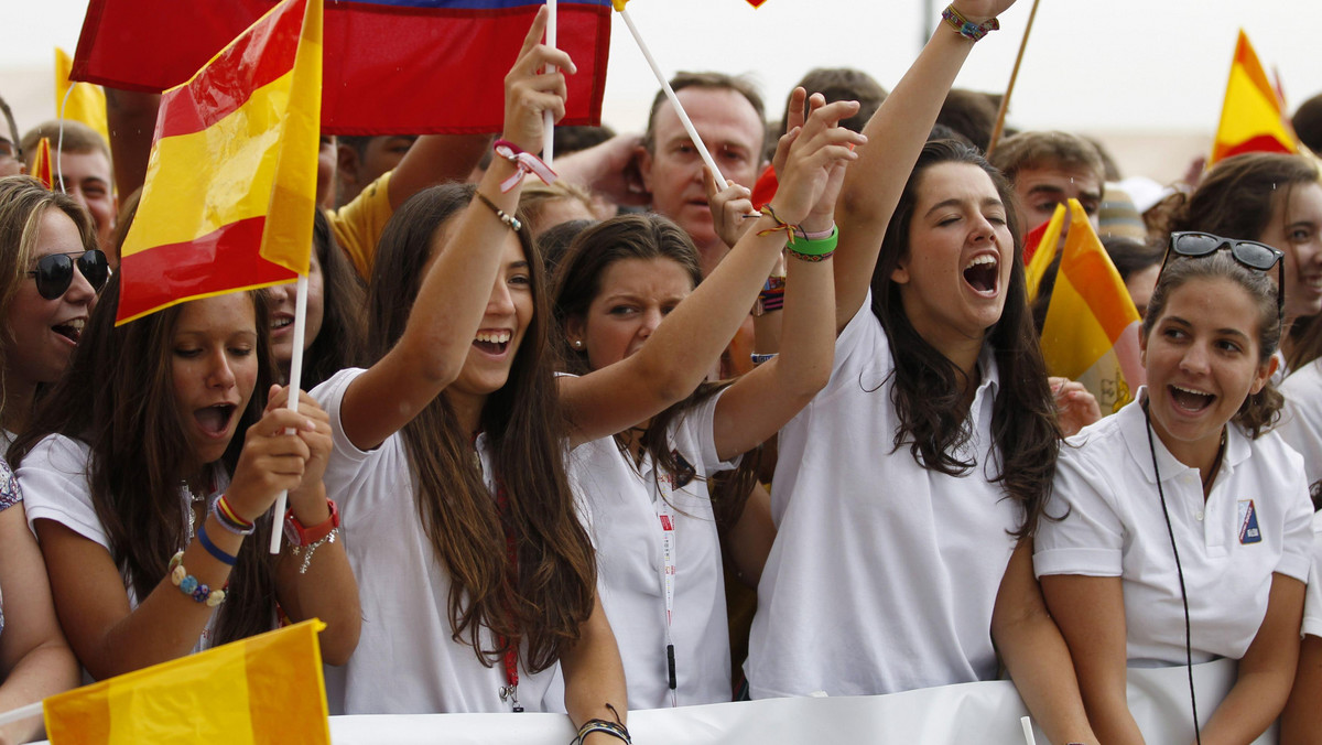 Rząd hiszpański nie wydał żadnych pieniędzy na odbywające się w Madrycie Światowe Dni Młodzieży z udziałem papieża - oświadczył dziś w wypowiedzi dla Radia Watykańskiego rzecznik rządu Jose Blanco.