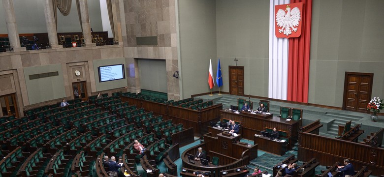 Zaskakujący sondaż CBOS. Nagły zwrot na szczycie rankingu zaufania