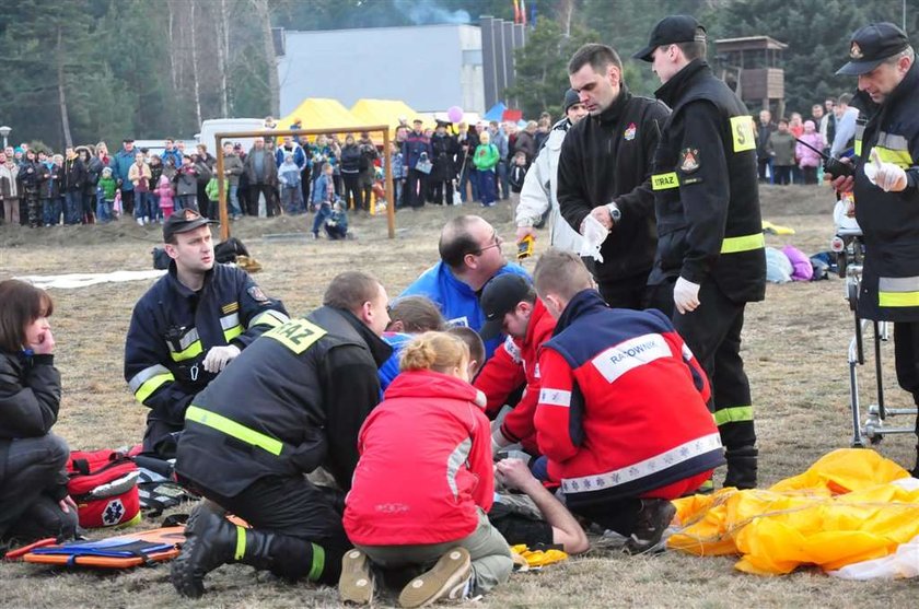 Spadochroniarz runął na ziemię i przeżył