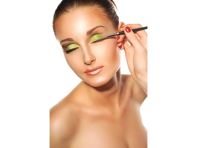 Makijaż w kolorze limonki – instrukcja przygotowania