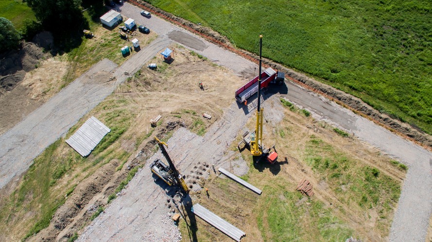 Kontrakty na realizację wszystkich fragmentów POW zostały zawarte w grudniu 2015 r., a ich zakończenie jest planowane w sierpniu 2020 r. na 100-lecie Bitwy Warszawskiej tą droga pojadą samochody.<br><br>fot. (mr) PAP/Leszek Szymański