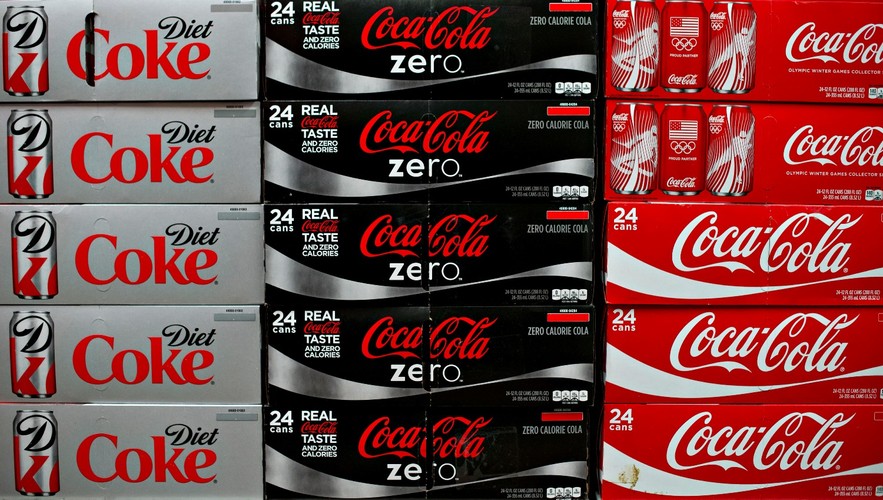 <b>Miejsce 6. Coca-Cola</b>
<br>
<br><b>Wartość marki:</b> 80,683 mln dolarów
<br><b>Zmiana wartości marki w ciągu ostatniego roku:</b> 3%
<br><b>Pozycja w poprzednim rankingu:</b> 5
<b>
Najpopularniejszy napój na świecie zanotował lekki spadek, ale jest to prawdopodobnie jedynie 
