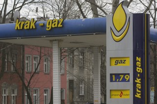 Zakaz sprzedaży  alkoholu na stacjach benzynowych coraz bliższy. Komisja senacka za