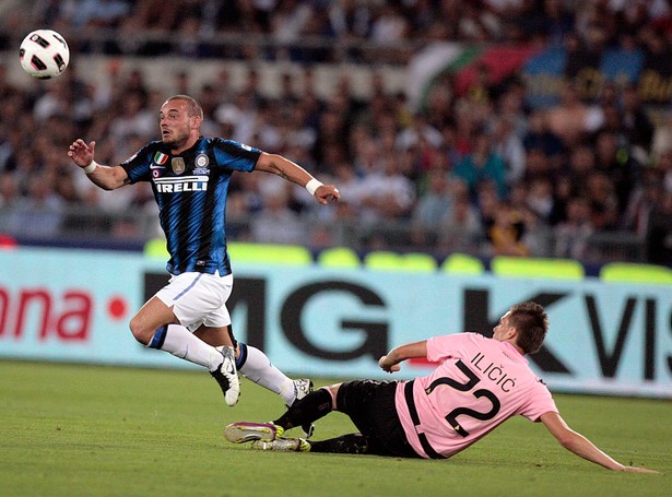 Wesley Sneijder blisko Manchesteru United