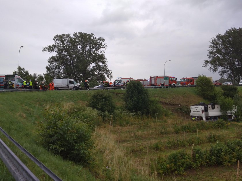 Zderzenie busa z autobusem PKS. Kilkanaście osób rannych!