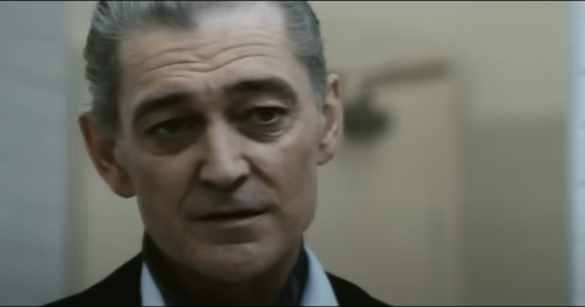 Český herec Vladimír Dlouhý vo filme Kajínek. 