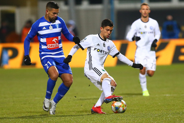 Ekstraklasa: Legia już w 30. sekundzie powinna strzelić gola. Wisła do ataku ruszyła dopiero w końcówce