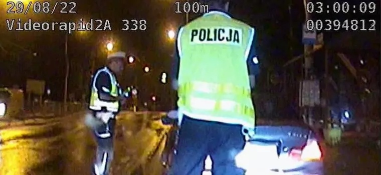 Kierowca BMW chciał dać popis. Przyczajona policja tylko na to czekała [WIDEO]