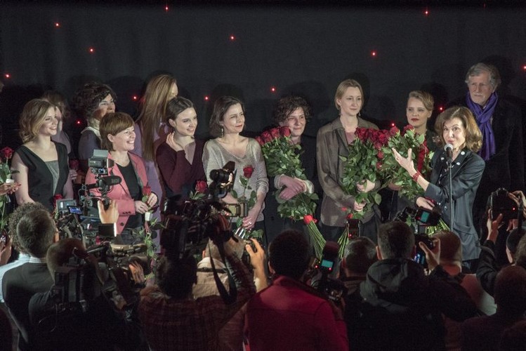 Anne Fontaine i jej aktorki na premierze filmu 'Niewinne'