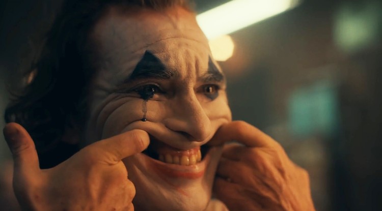 Joker szerepében Joaquin Phoenix.