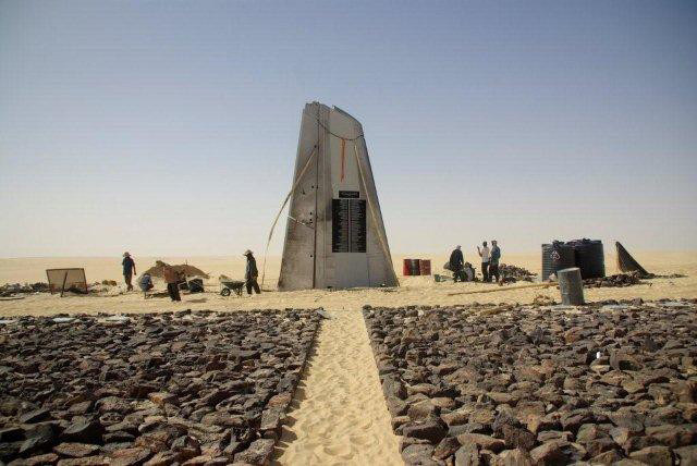 Budowa pomnika ofiar katastrofy samolotu UTA 772 na Saharze w Nigrze