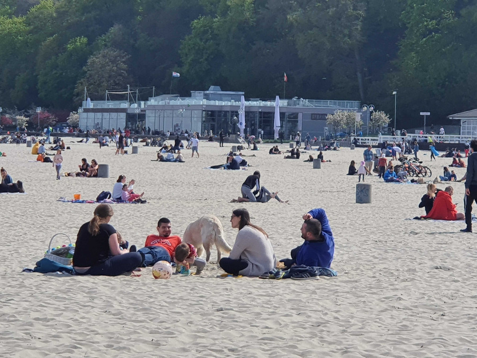 Wiele osób postanowiło spędzić czas na plażach