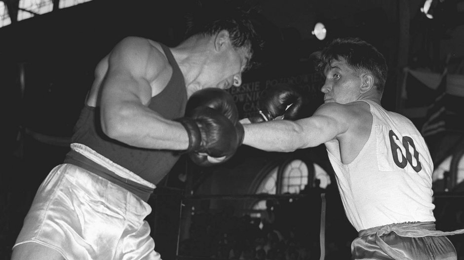 ME 1953 w boksie – Zygmunt Chychła pokonuje w finale Siergieja Szczerbakowa (ZSRR)