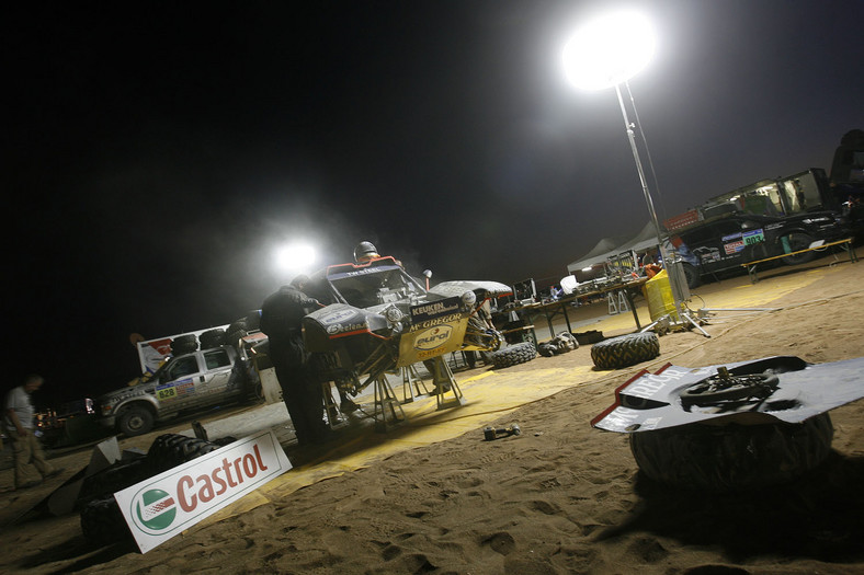 Rajd Dakar 2011: dobra postawa Polaków, Hołowczyc z otwartymi drzwiami (5.etap, wyniki, fot. Willy Weyens)