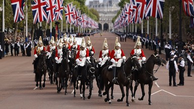 Trumna królowej Elżbiety przenoszona z Pałacu Buckingham do parlamentu [NA ŻYWO]