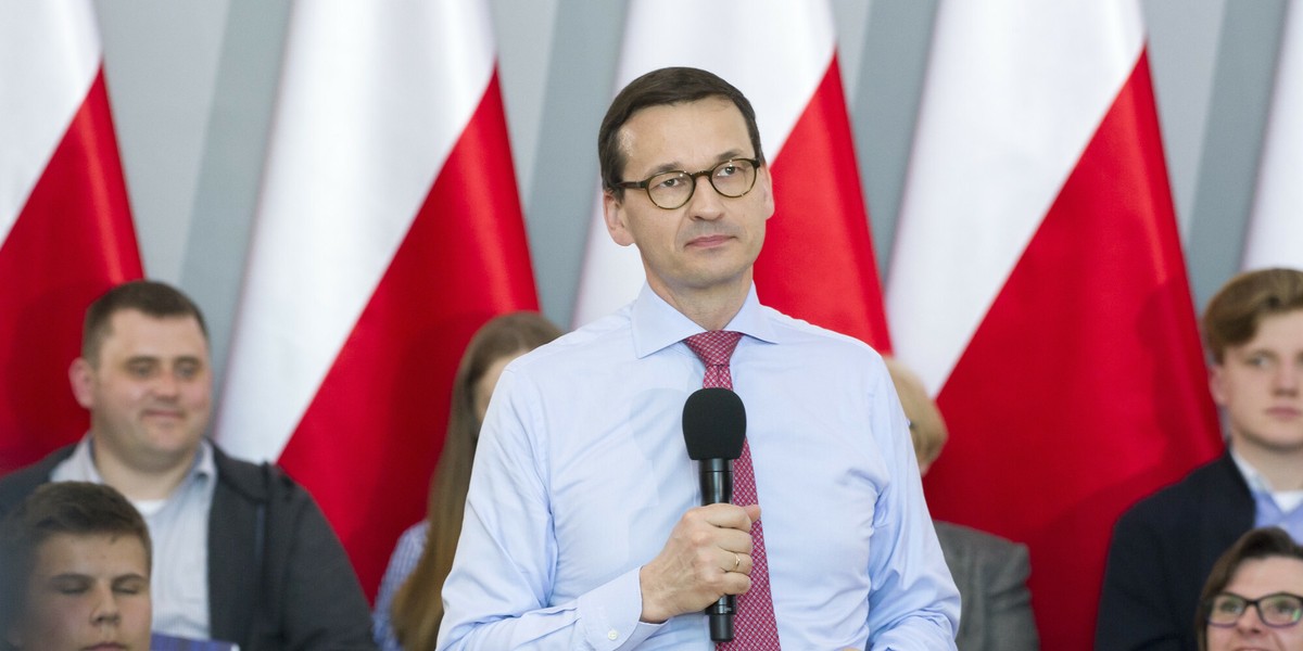 Morawiecki otrzymał monetę od NBP