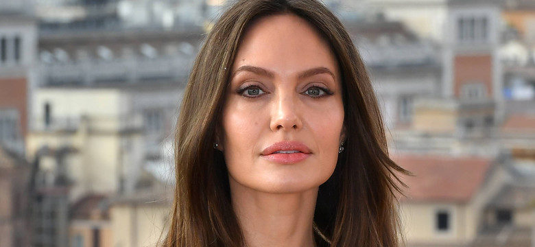 Angelina Jolie zmaga się z rzadką chorobą. Przyczyna przypadłości nie jest do końca znana