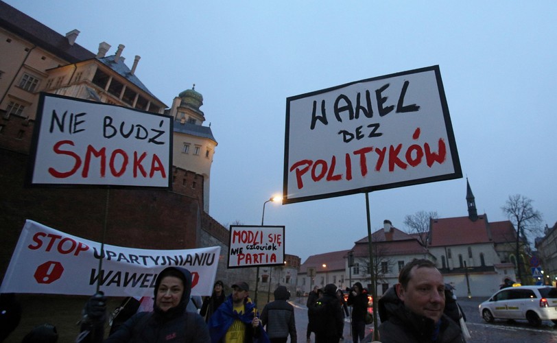 Protesty pod Wawelem