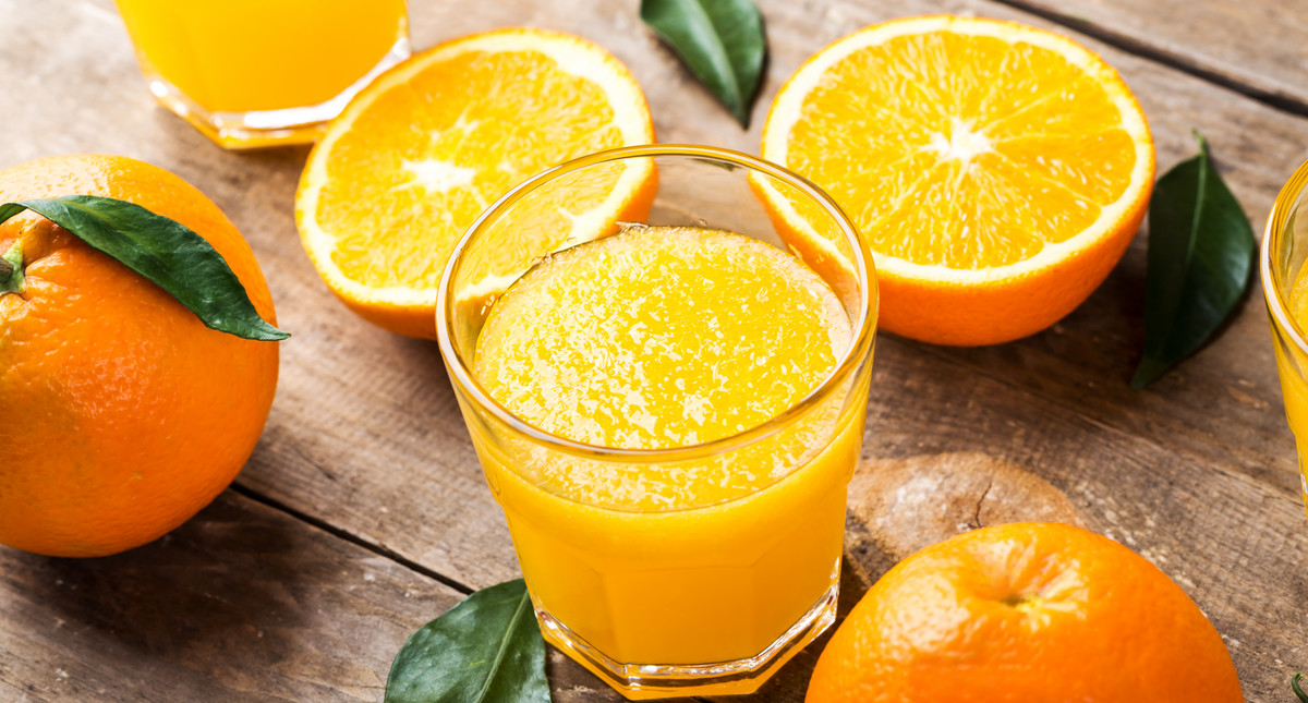 Sok pomarańczowy - kiedy najlepiej pić? Substancje odżywcze i wpływ na  organizm
