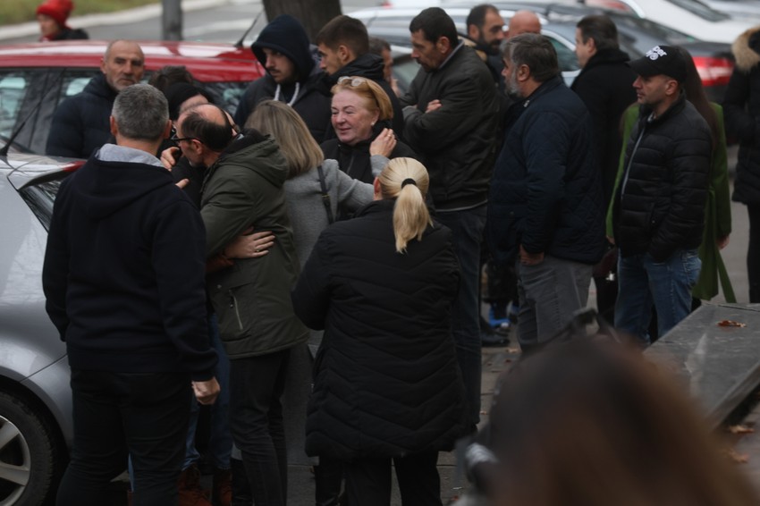 Porodice stradalih u "Ribnikaru" došle su da pruže podršku porodicama žrtava Uroša Blažića