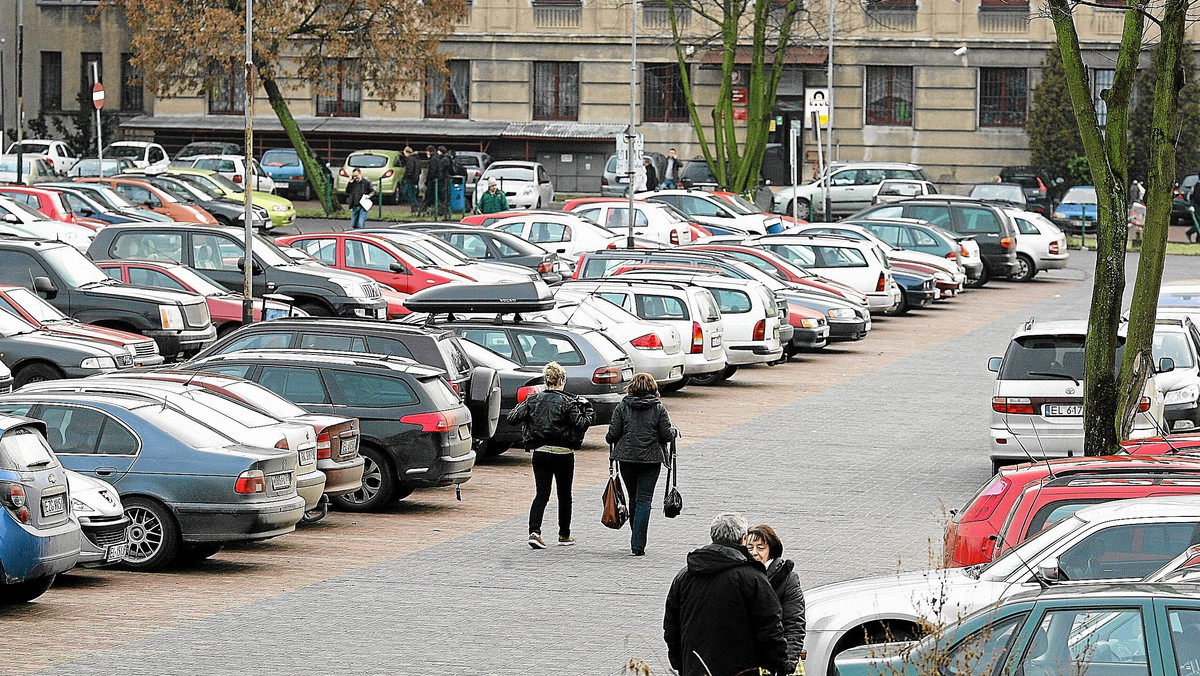 Wszystko wskazuje na to, że władze Łodzi podniosą opłaty za parkowanie w Śródmieściu - informuje Radio Łódź.