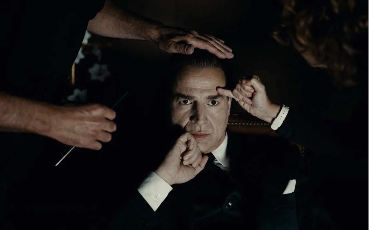 Alberto San Juan jako Cristóbal Balenciaga