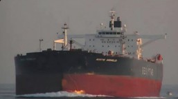 drony uderzyły z wody i z powietrza. tankowiec uszkodzony u wybrzeży t