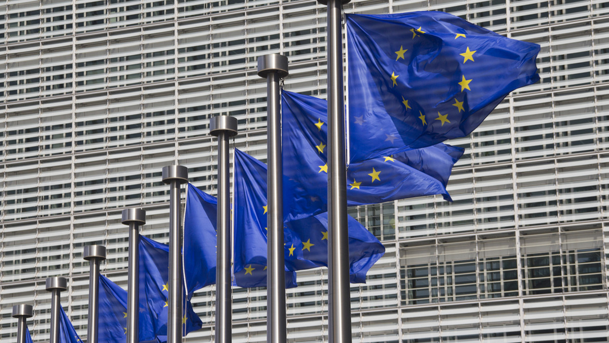 Planowane na 20 września przedterminowe wybory w Grecji mogą pomóc zwiększyć poparcie dla trzeciego programu pomocy dla Aten - ocenił szef gabinetu przewodniczącego Komisji Europejskiej Jean-Claude'a Junckera, Martin Selmayr.