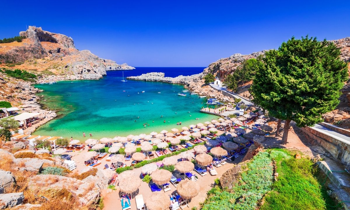 W tym roku w Grecji to prawdziwa zmora. Turyści boją się wchodzić do morza