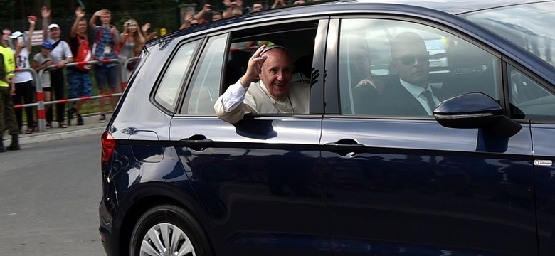 Papież tani jak Franciszek. Maybacha u niego nie wypatrzysz. Prędzej golfa czy fiata 500