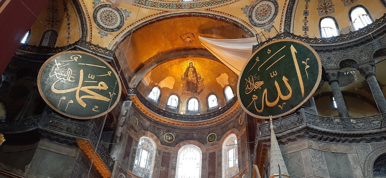 Hagia Sophia, kopuła świątyni z odsłoniętymi mozaikami chrześcijańskimi.