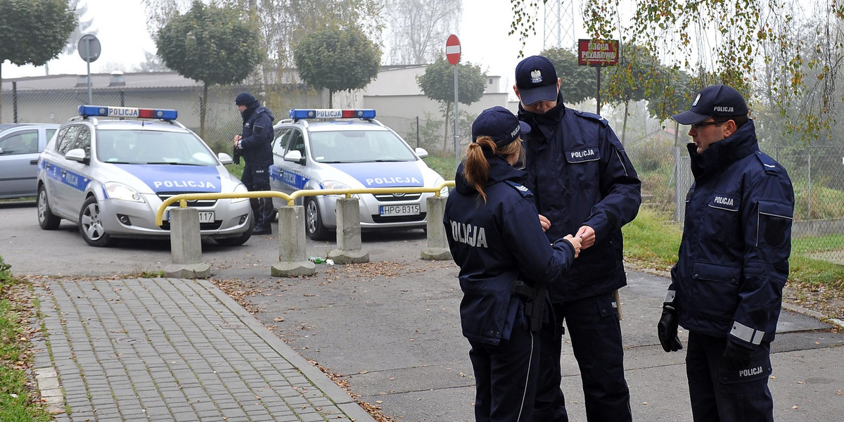 Obława w Warszawie. Policjanci szukają sprawcy wypadku