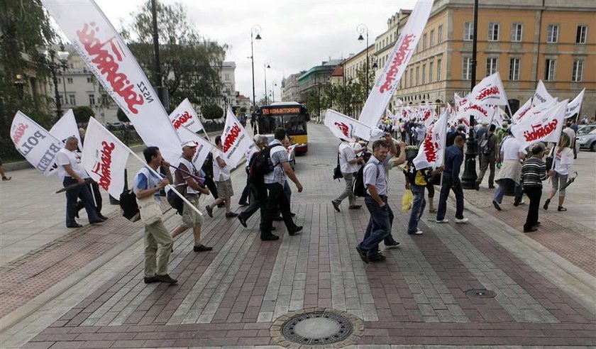 31 tys. związkowców i... Kukiz! Ogień pod Sejmem