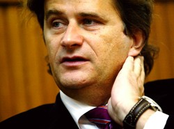 Palikot: Nie poddawajmy się presji biskupów