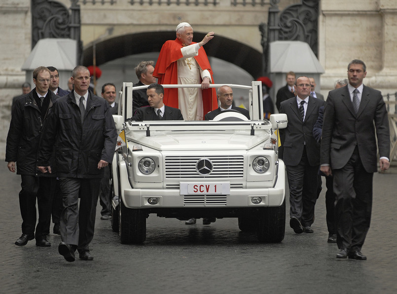 Benedykt XVI ma nowe papamobile