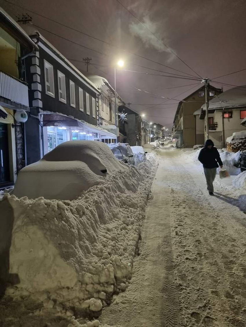 Sneg je zatrpao i gradske ulice u Novoj Varoši