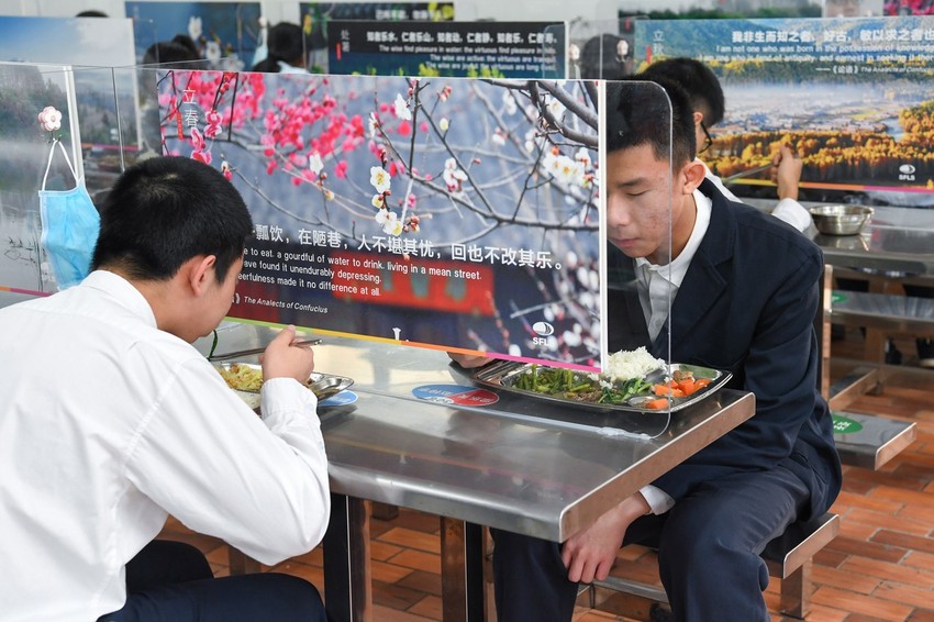 Distanca i tokom obroka